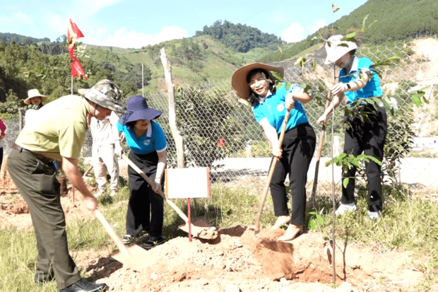 Lễ Phát động phụ nữ trồng cây xanh