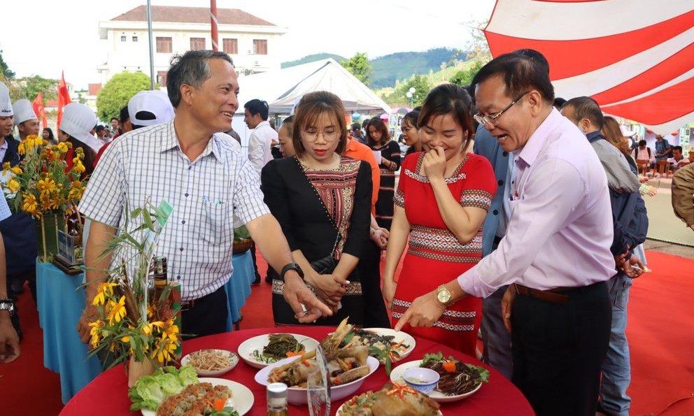 Kon Tum: Độc đáo hội thi ẩm thực dược liệu tại thủ phủ sâm Ngọc Linh